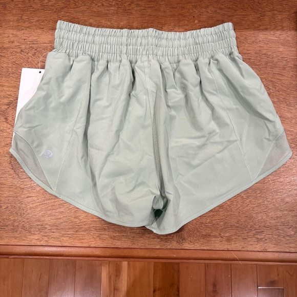 Lululemon Hotty Hot High-Rise Lined Short 2.5" Fog Green - Picture 6 of 9
